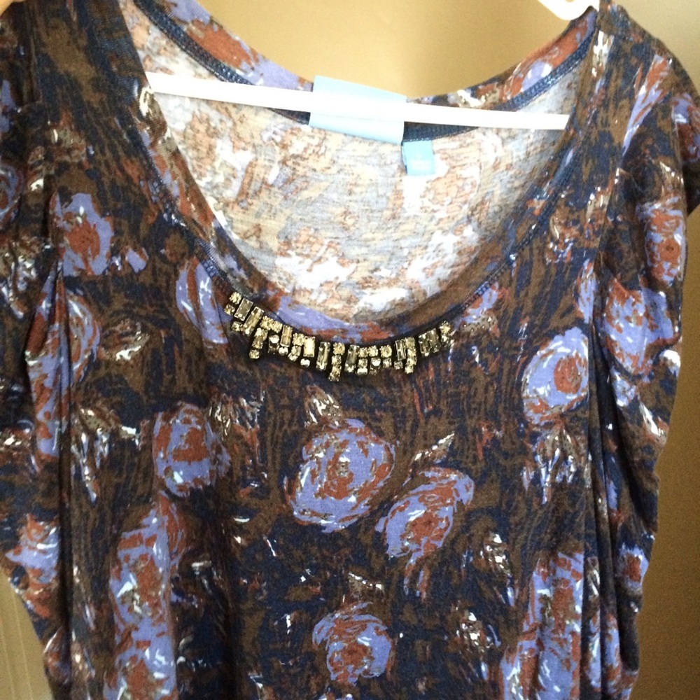 Simply Vera brand top with rinestones